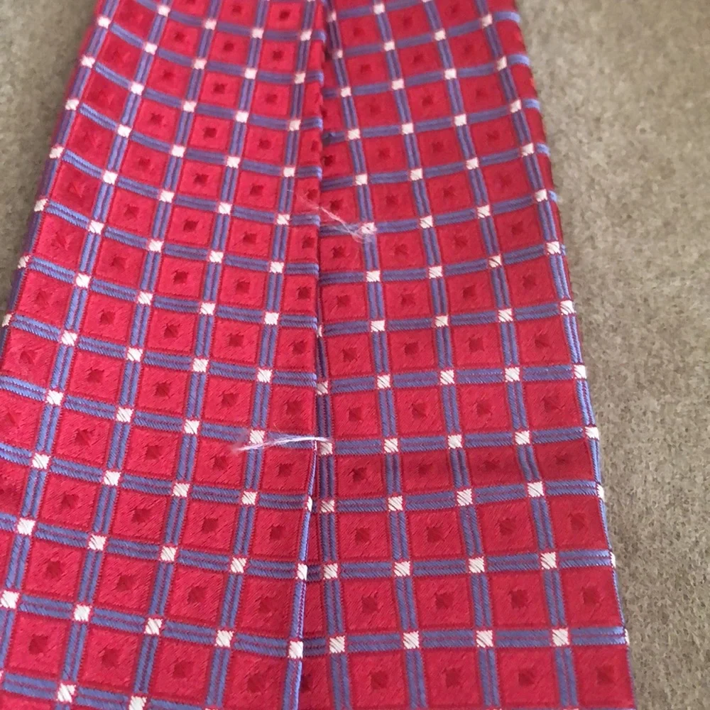 Cremieux Silk Tie with Geometric Print - Picture 2 of 3